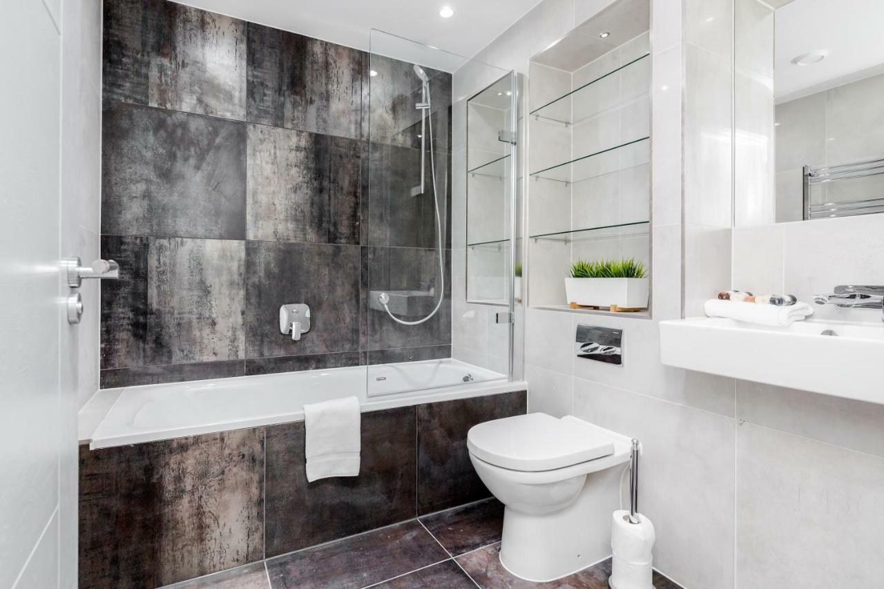 Roomspace Serviced Apartments- Walpole Court Ілінг Екстер'єр фото